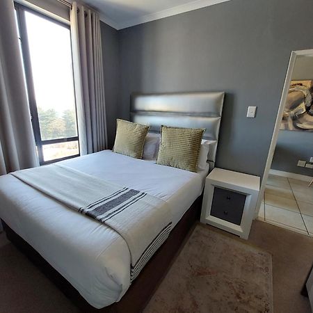 Zwelakho Furnished Apartments The Cube Johannesburg Ngoại thất bức ảnh