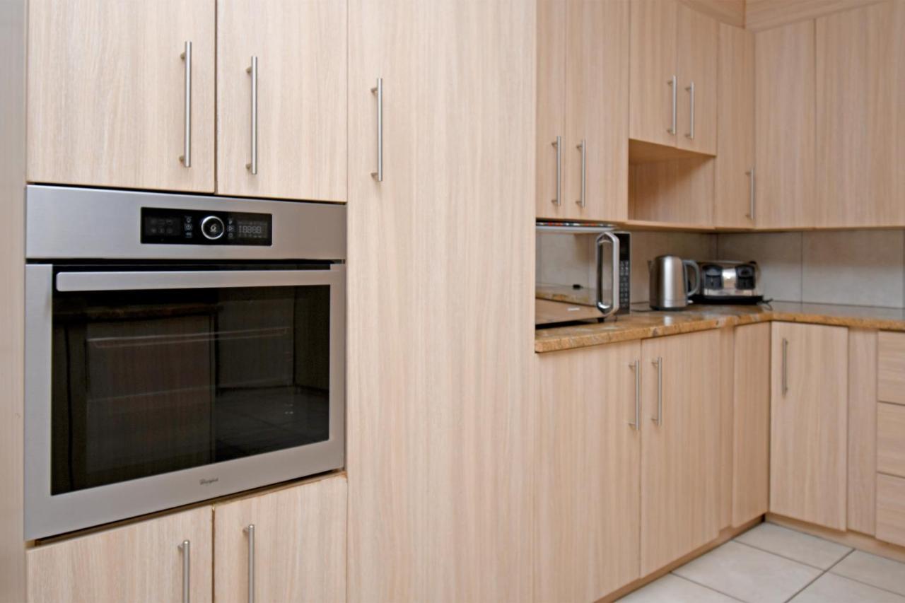 Zwelakho Furnished Apartments The Cube Johannesburg Ngoại thất bức ảnh