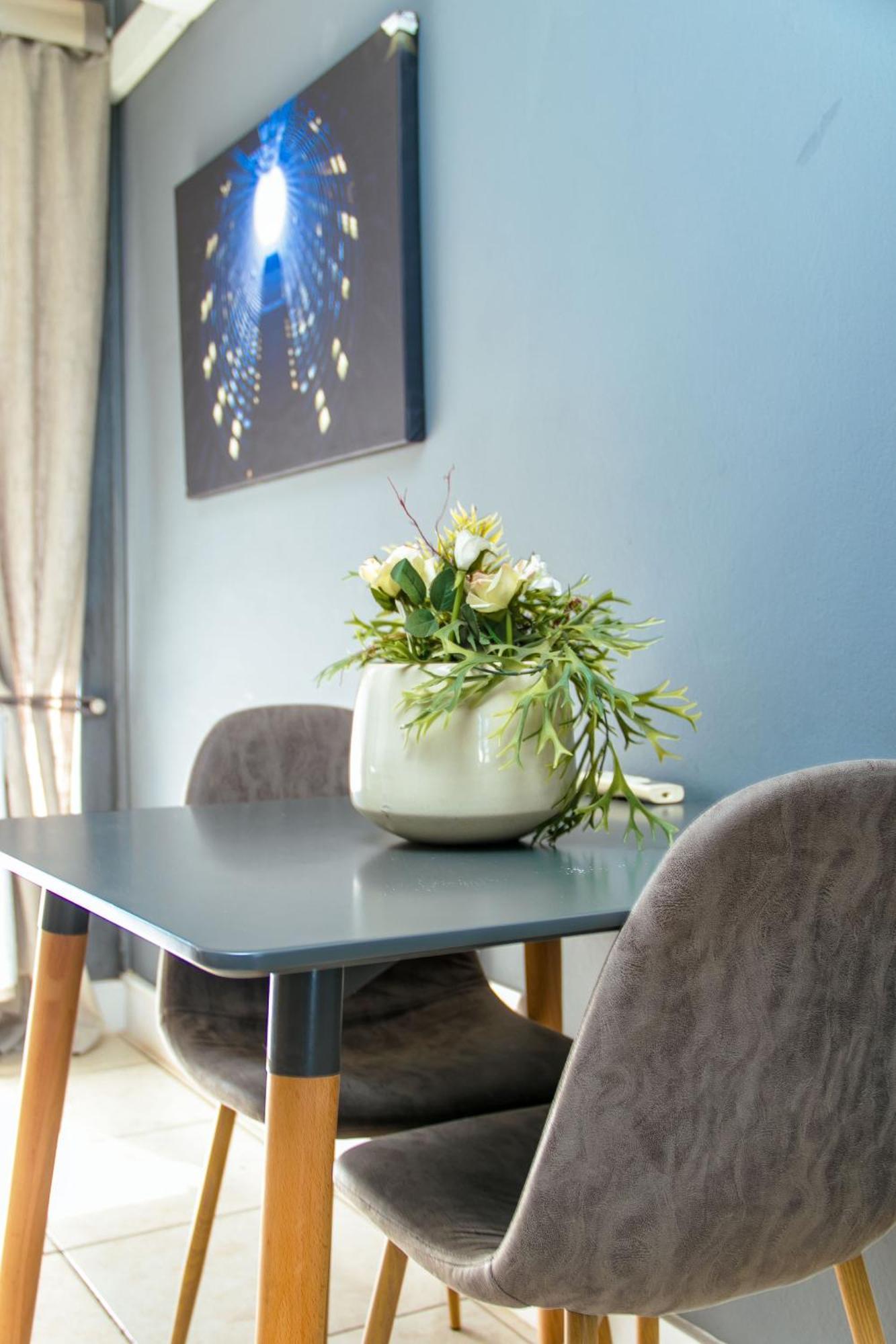 Zwelakho Furnished Apartments The Cube Johannesburg Ngoại thất bức ảnh